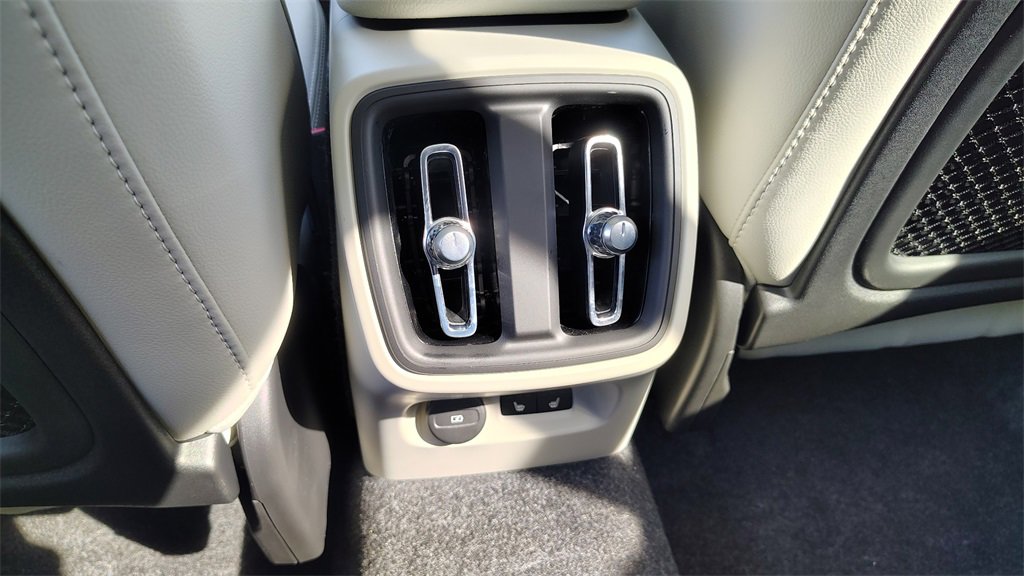 New 2026 Volvo XC40 B5 Ultra w/ Climate Package image 30