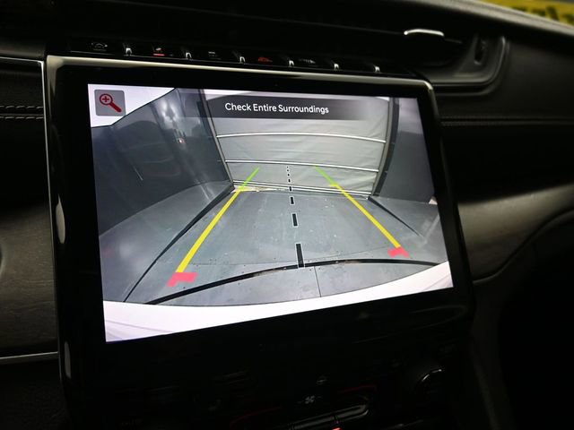 Used 2023 Jeep Grand Cherokee Limited w/ Black Appearance Package image 26