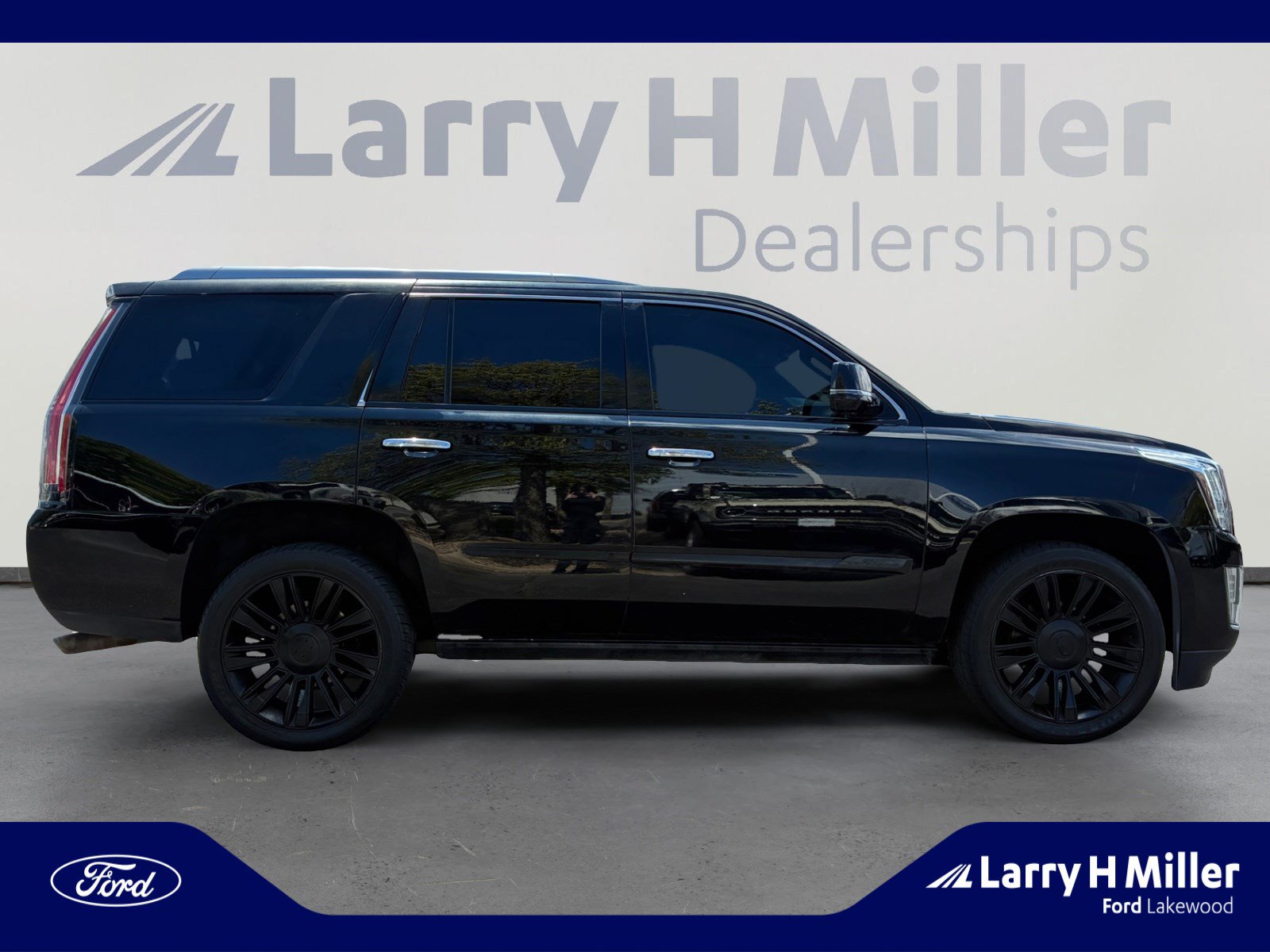 Used 2016 Cadillac Escalade Platinum AWD/4WD image 6
