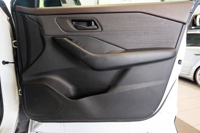 Used 2023 Nissan Rogue S AWD/4WD image 26