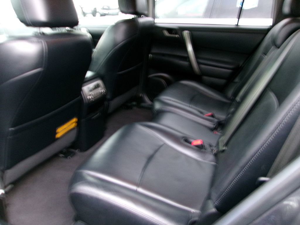 Used 2010 Toyota Highlander SE image 8