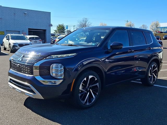 Used 2024 Mitsubishi Outlander SE image 3