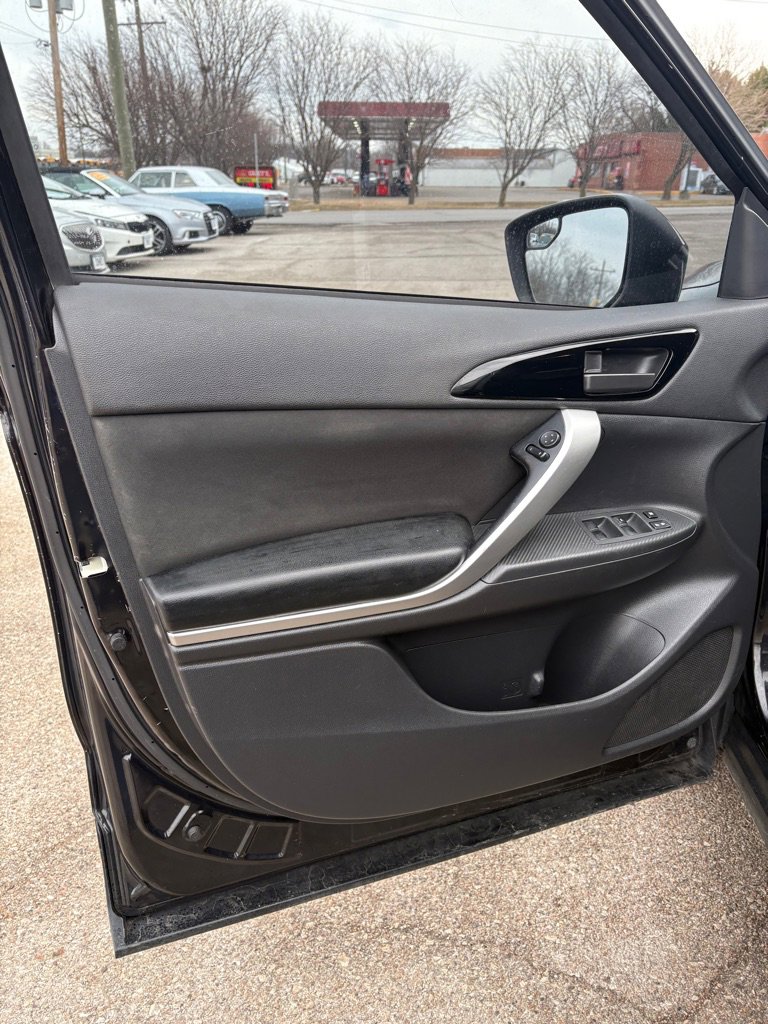 Used 2018 Mitsubishi Eclipse Cross LE image 10