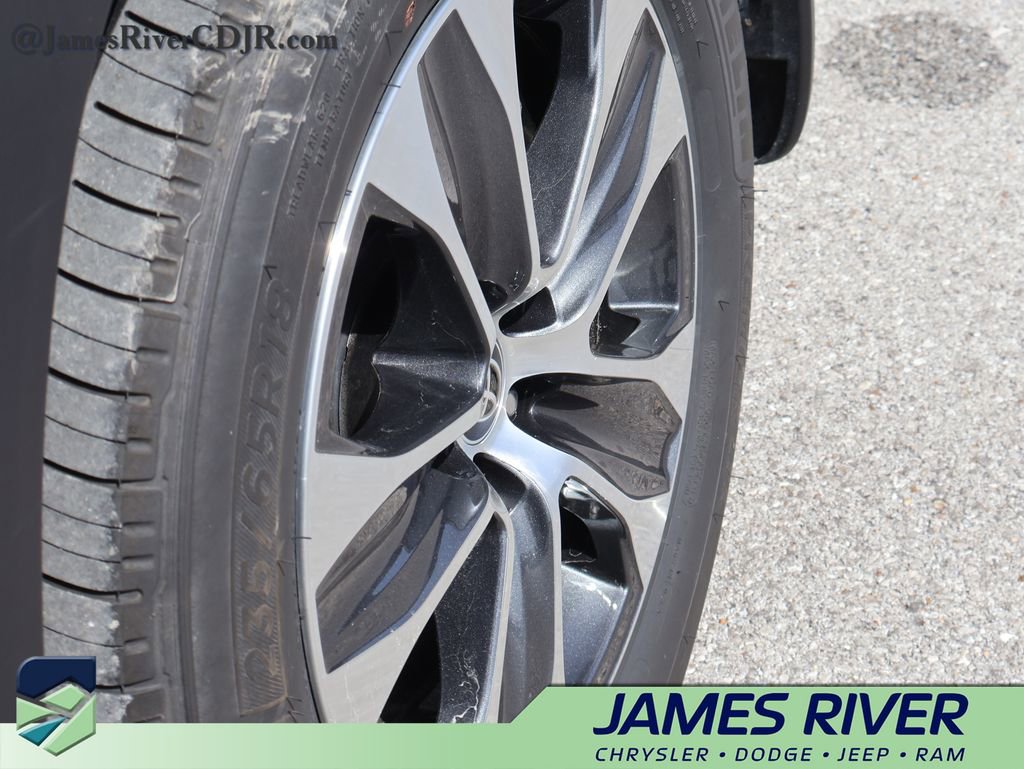 Used 2025 Toyota Highlander XLE image 40