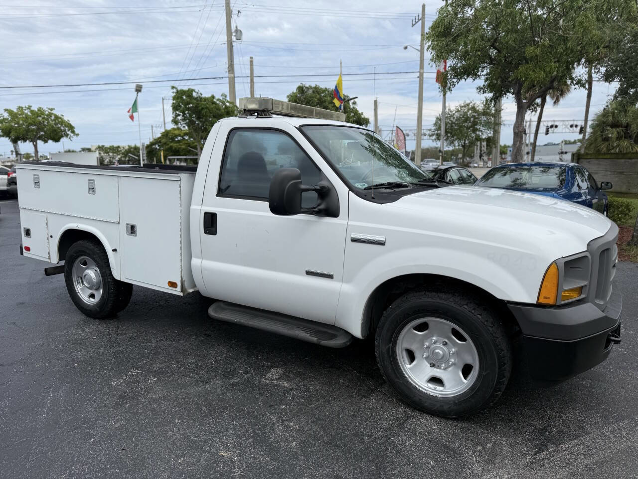 Used 2005 Ford F350 XL image 8