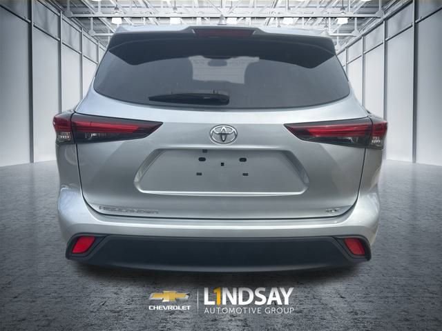 Used 2024 Toyota Highlander XLE image 6