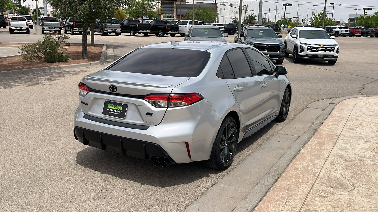 Used 2025 Toyota Corolla SE image 8