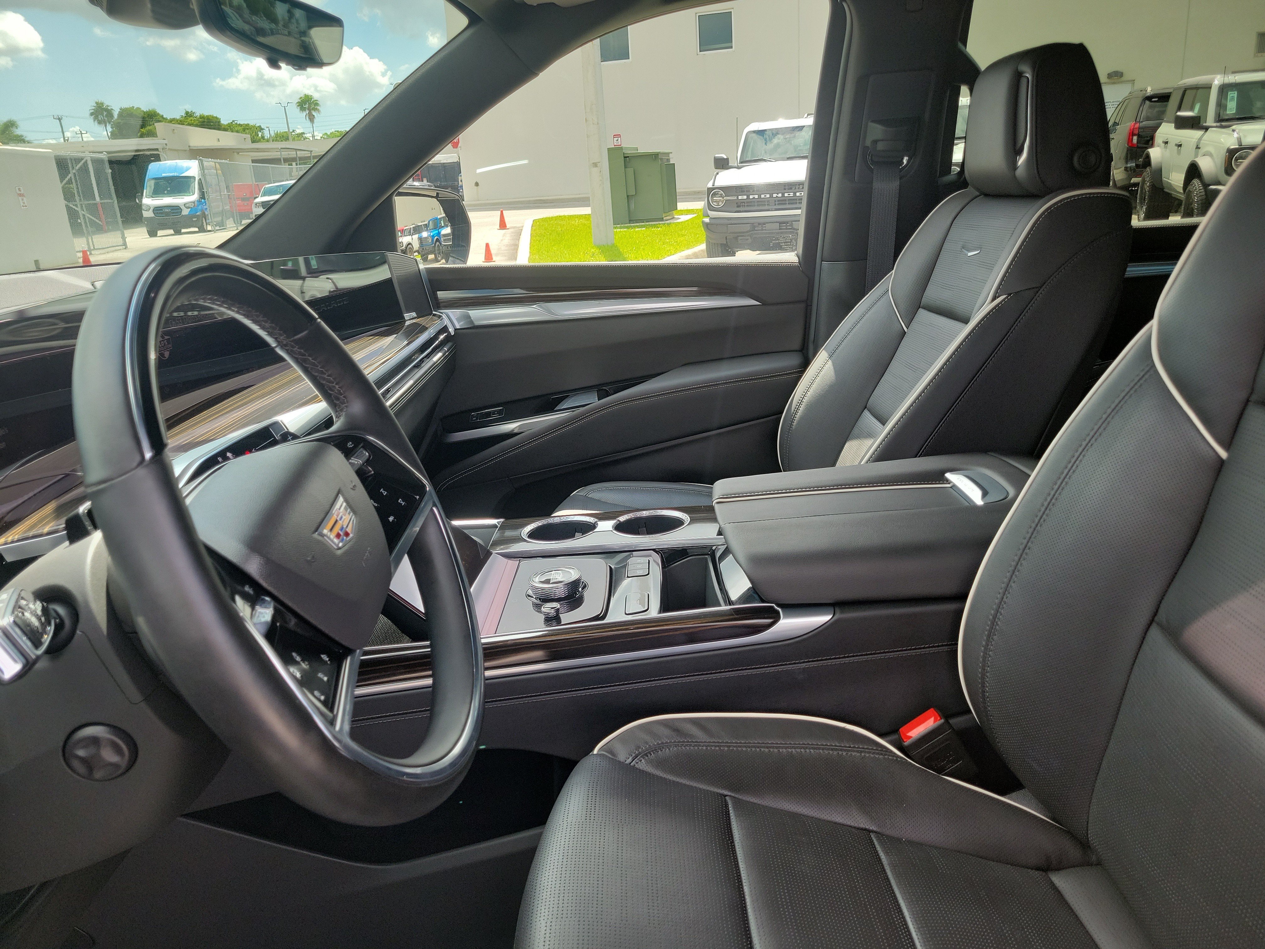 Used 2025 Cadillac Escalade Premium Luxury w/ Touring Package AWD/4WD image 12