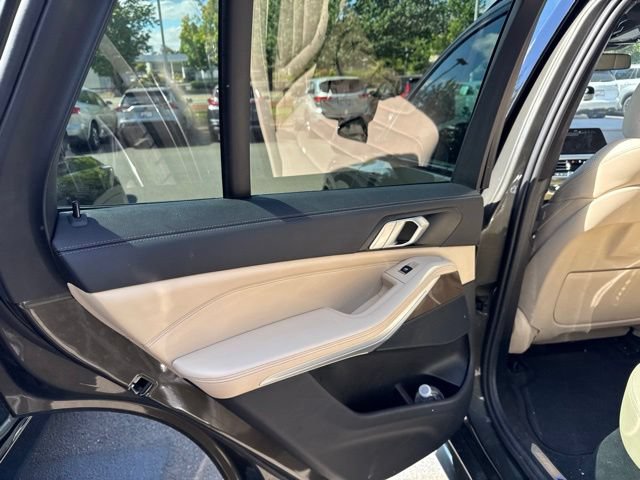 Used 2022 BMW X5 xDrive40i w/ M Sport Package AWD/4WD image 10