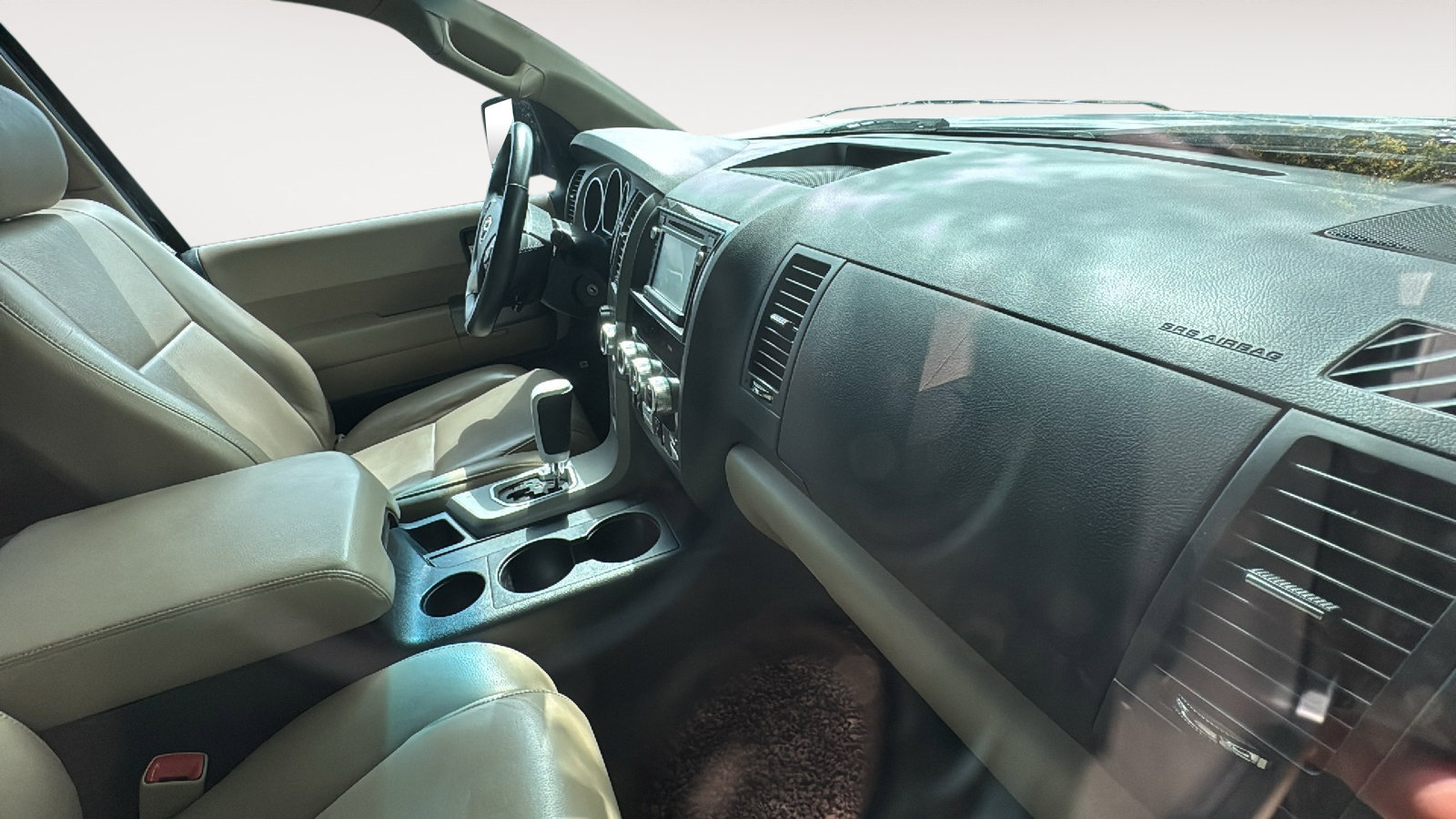 Used 2017 Toyota Sequoia Limited w/ Safety & Convenience Package RWD image 16