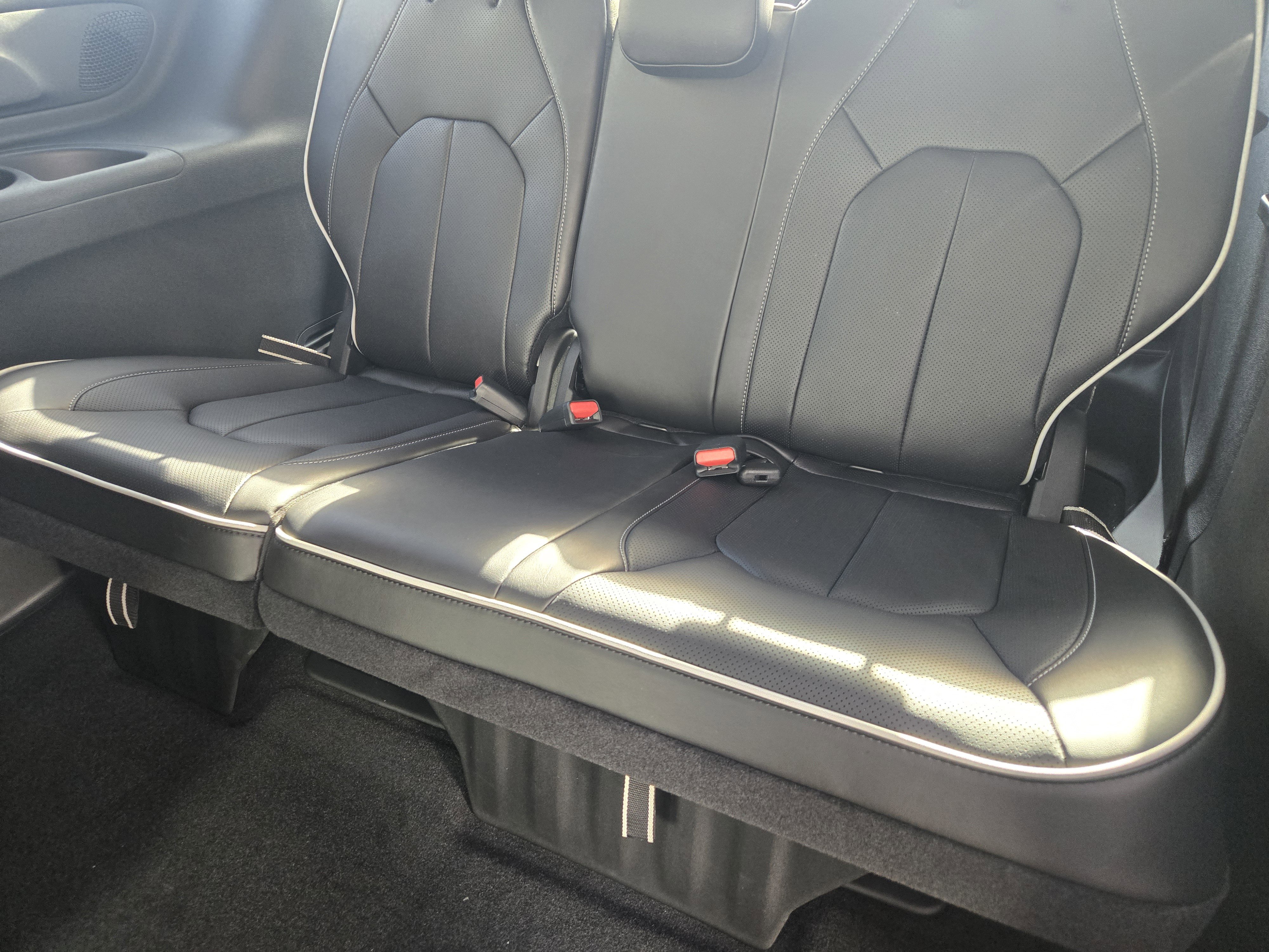 New 2026 Chrysler Pacifica Limited image 23