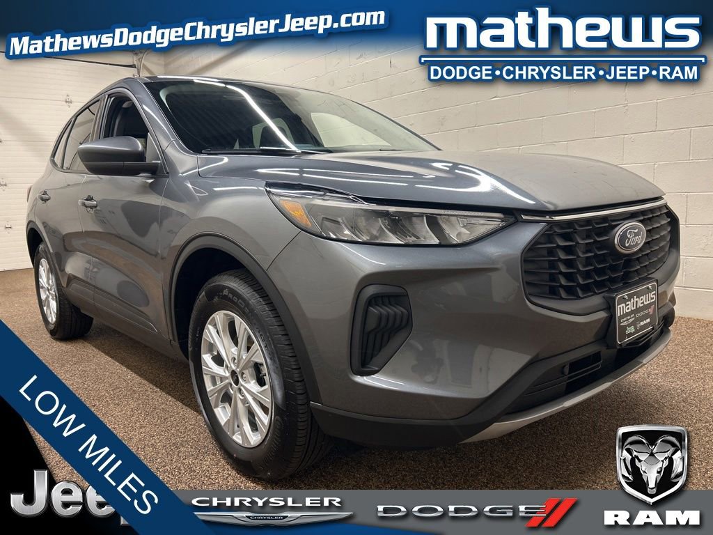 Used 2025 Ford Escape Active AWD/4WD image 1