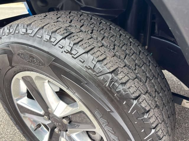 Used 2023 Jeep Wrangler Unlimited Sahara w/ Cold Weather Group AWD/4WD image 11