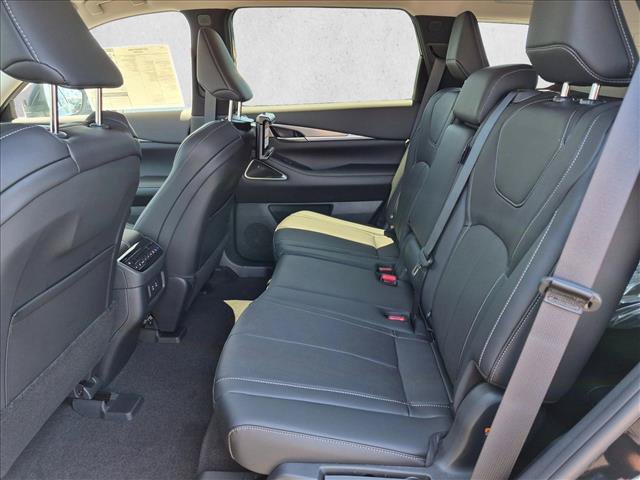 New 2027 INFINITI QX60 Luxe w/ Family Package AWD/4WD image 16