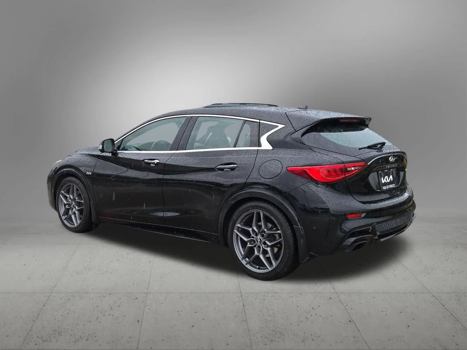 Used 2017 INFINITI QX30 Sport w/ Sport Leather Package FWD image 4