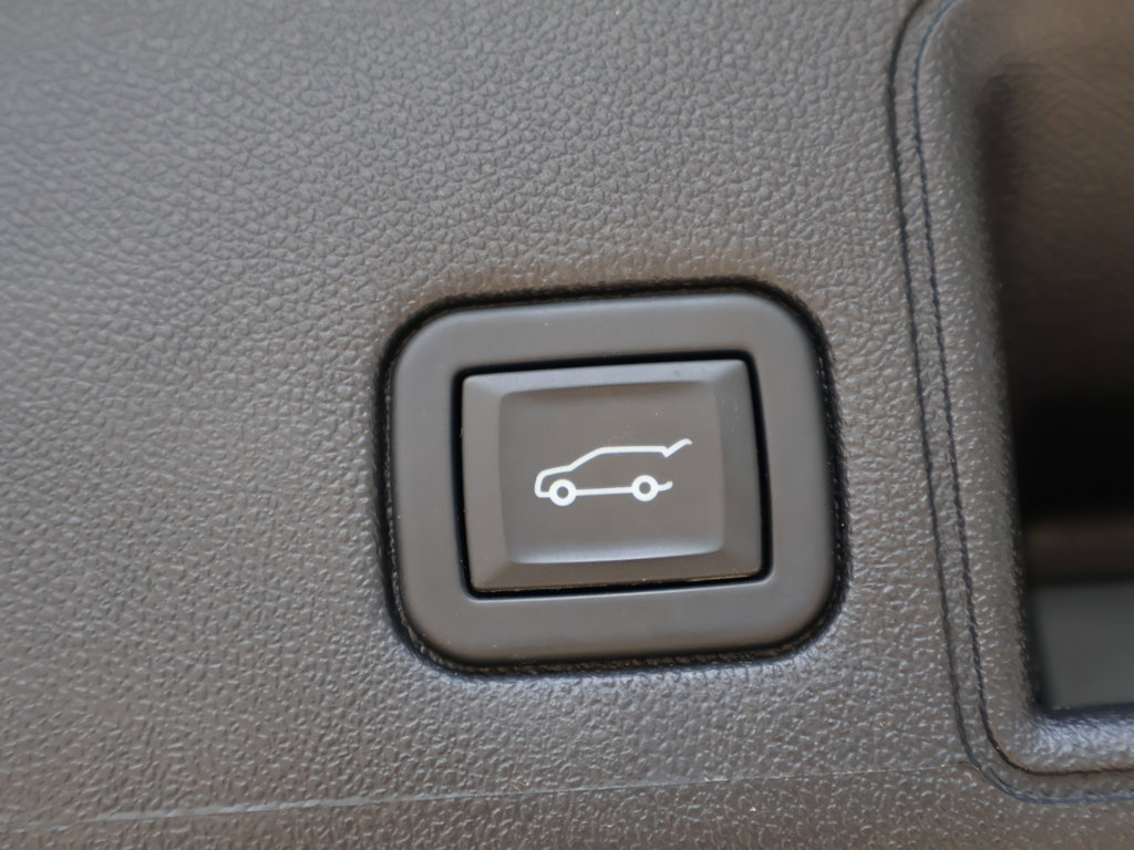 Used 2024 GMC Terrain SLT FWD image 50