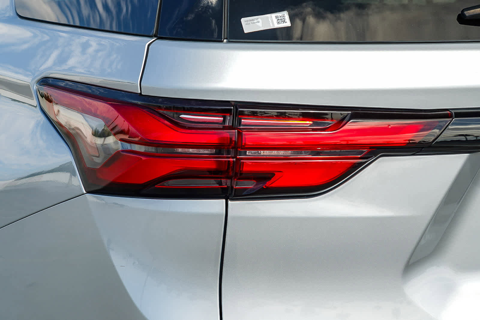 Used 2022 Chevrolet Traverse LS w/ Midnight/Sport Edition image 8