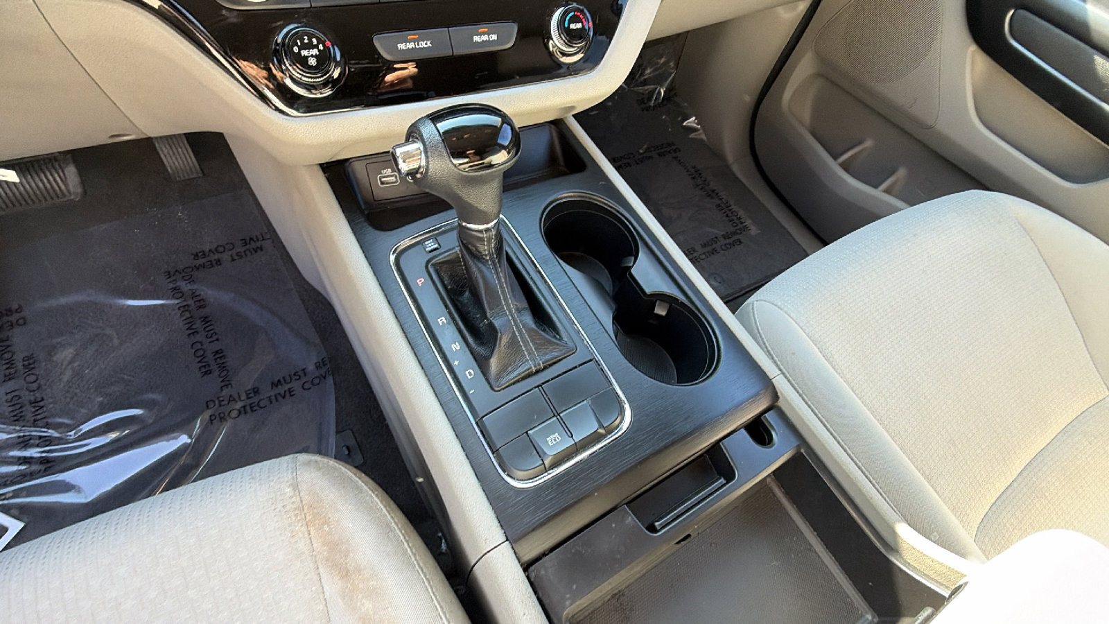 Used 2017 Kia Sedona LX image 31