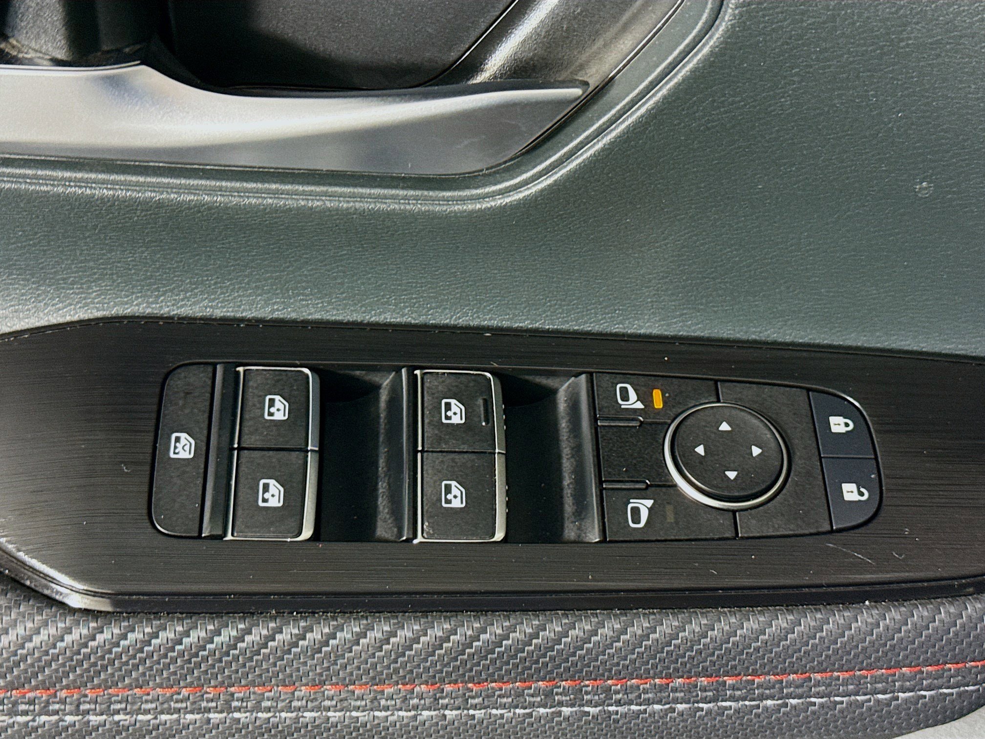 Used 2025 Nissan Kicks SR w/ Interior Electronics Package image 24