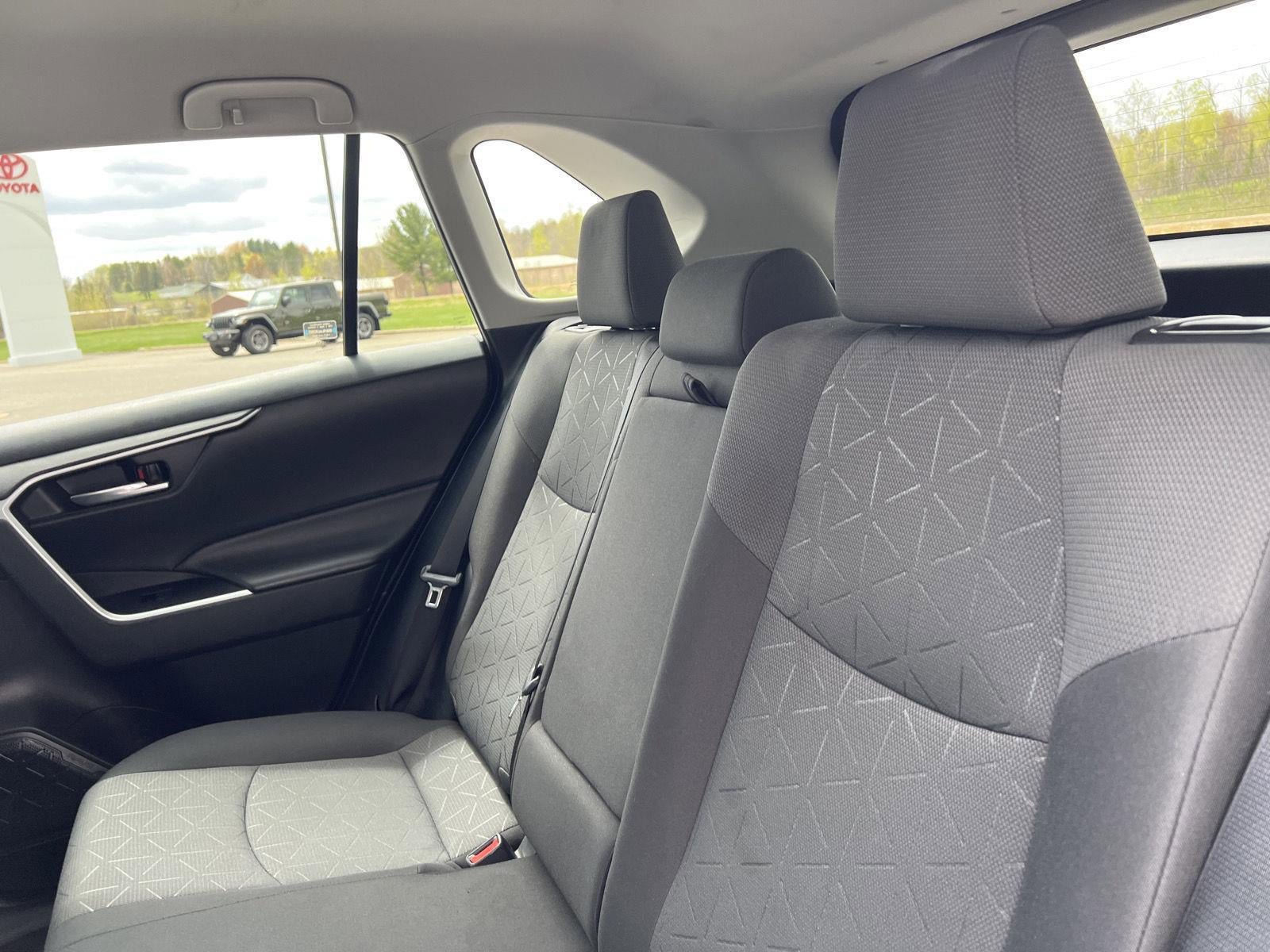 Used 2021 Toyota RAV4 XLE AWD/4WD image 13