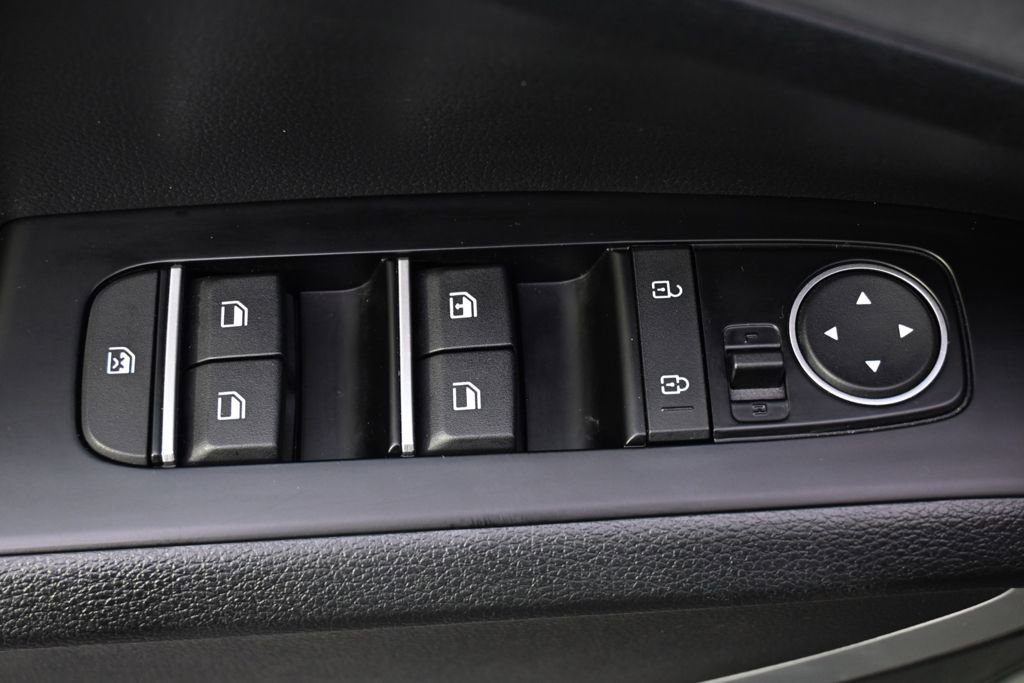 Used 2025 Kia Soul LX w/ LX Technology Package FWD image 22