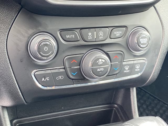 Used 2022 Jeep Cherokee Trailhawk AWD/4WD image 12