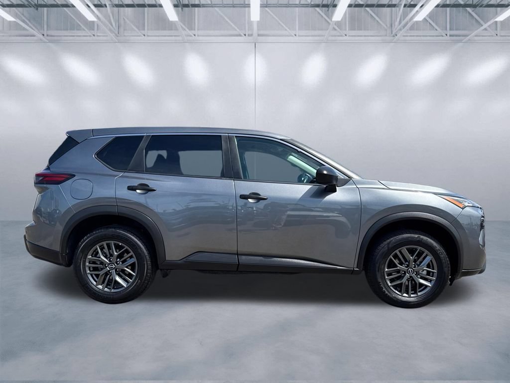 Used 2024 Nissan Rogue S FWD image 3