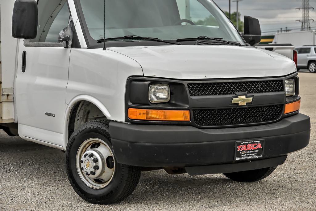 Used 2015 Chevrolet Express 4500 RWD image 3