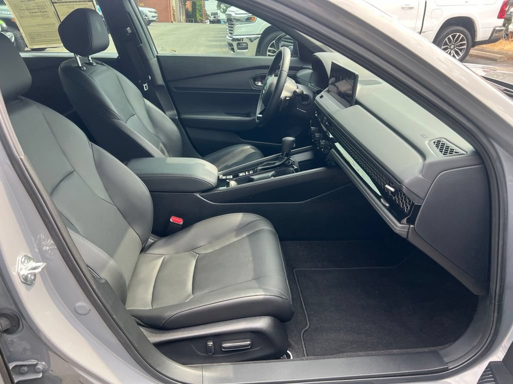 Used 2025 Honda Accord Sport image 24