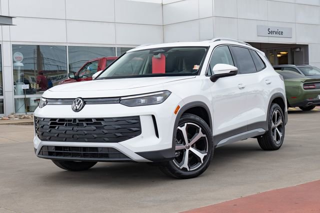 New 2026 Volkswagen Tiguan SE image 2