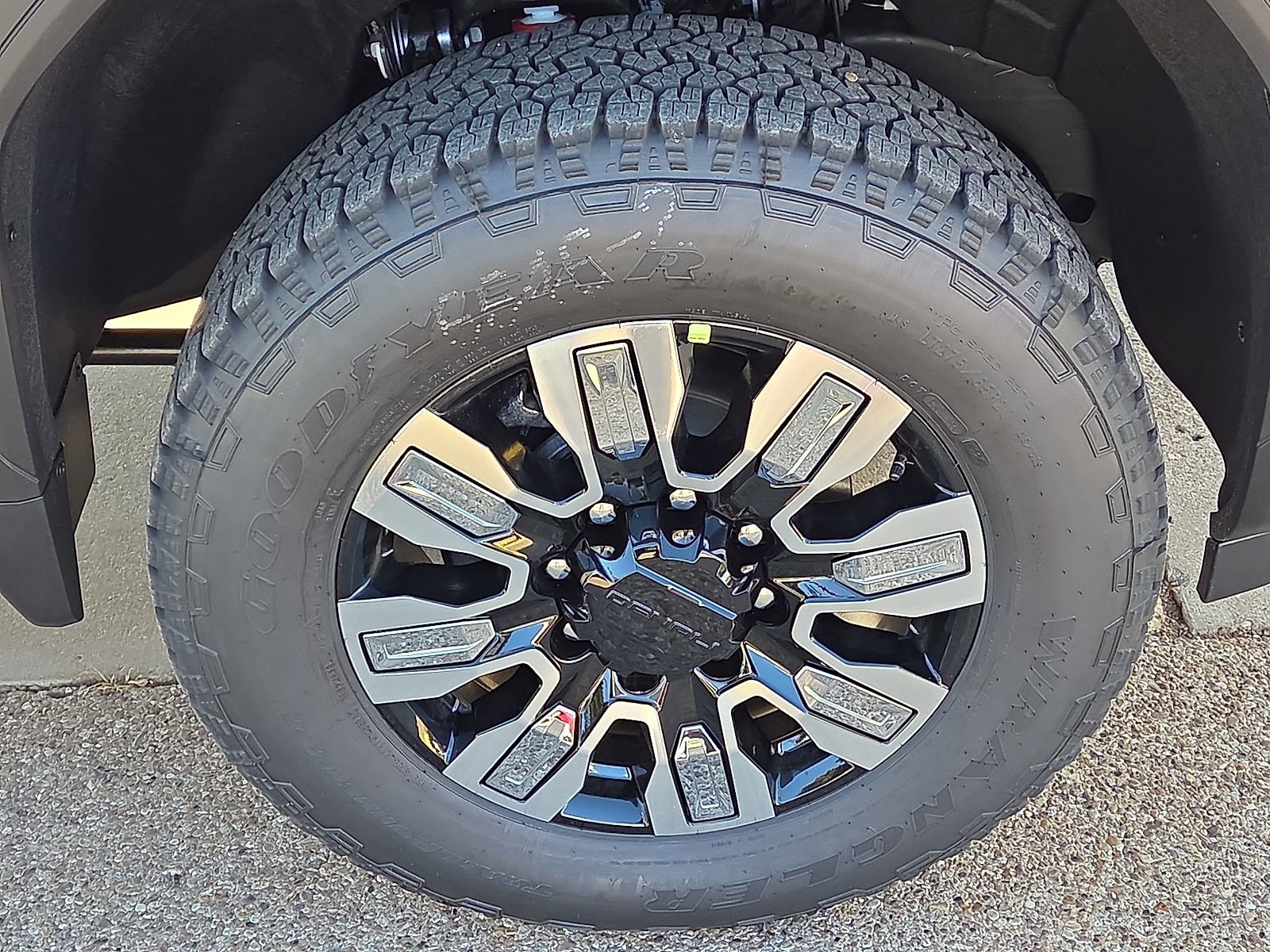 New 2026 GMC Sierra 2500 Denali w/ Denali Reserve Package image 7