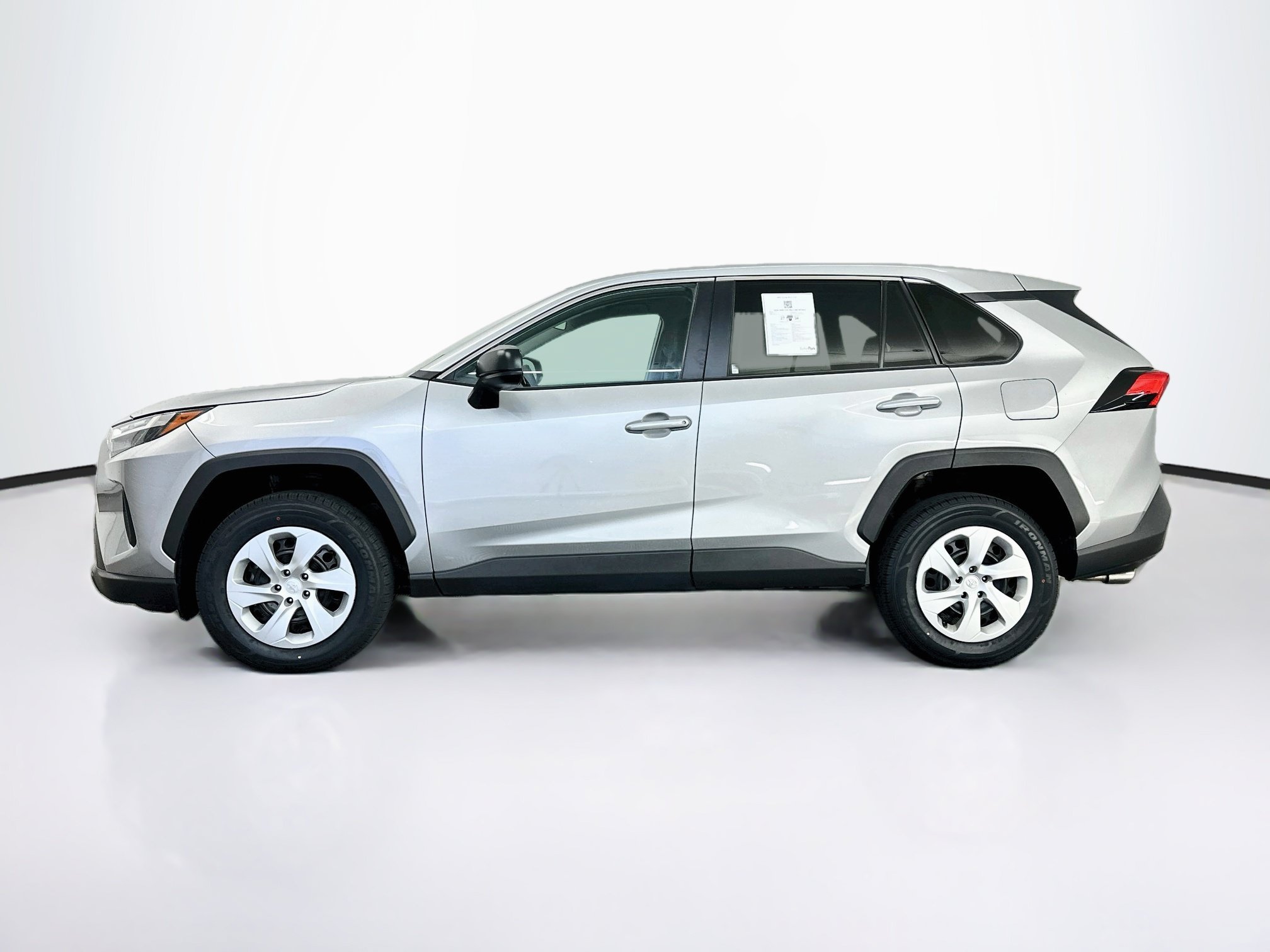 Used 2025 Toyota RAV4 LE AWD/4WD image 4