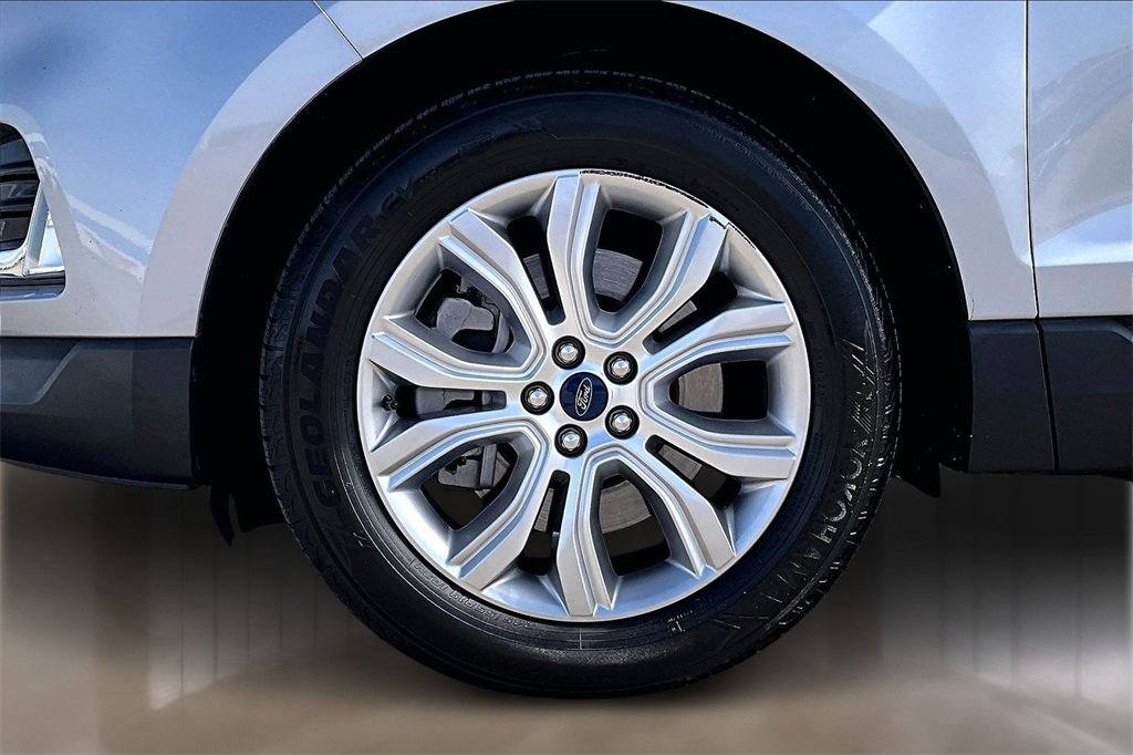 Used 2022 Ford Edge Titanium w/ Equipment Group 301A image 8