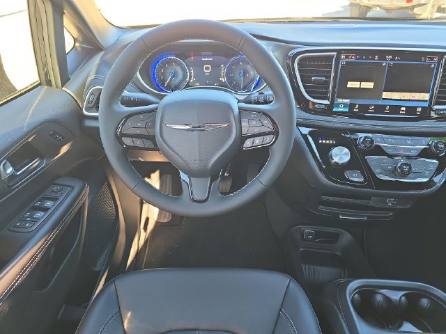 New 2026 Chrysler Pacifica Select w/ S Appearance Package FWD image 10