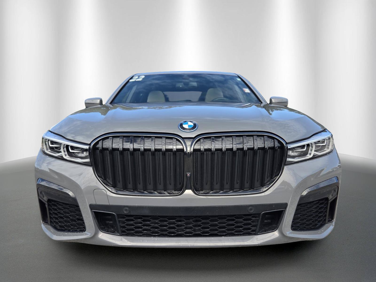 Used 2022 BMW 745e xDrive w/ M Sport Package AWD/4WD image 2