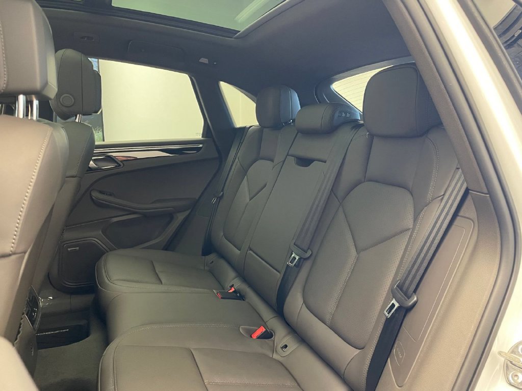 New 2026 Porsche Macan AWD/4WD image 17