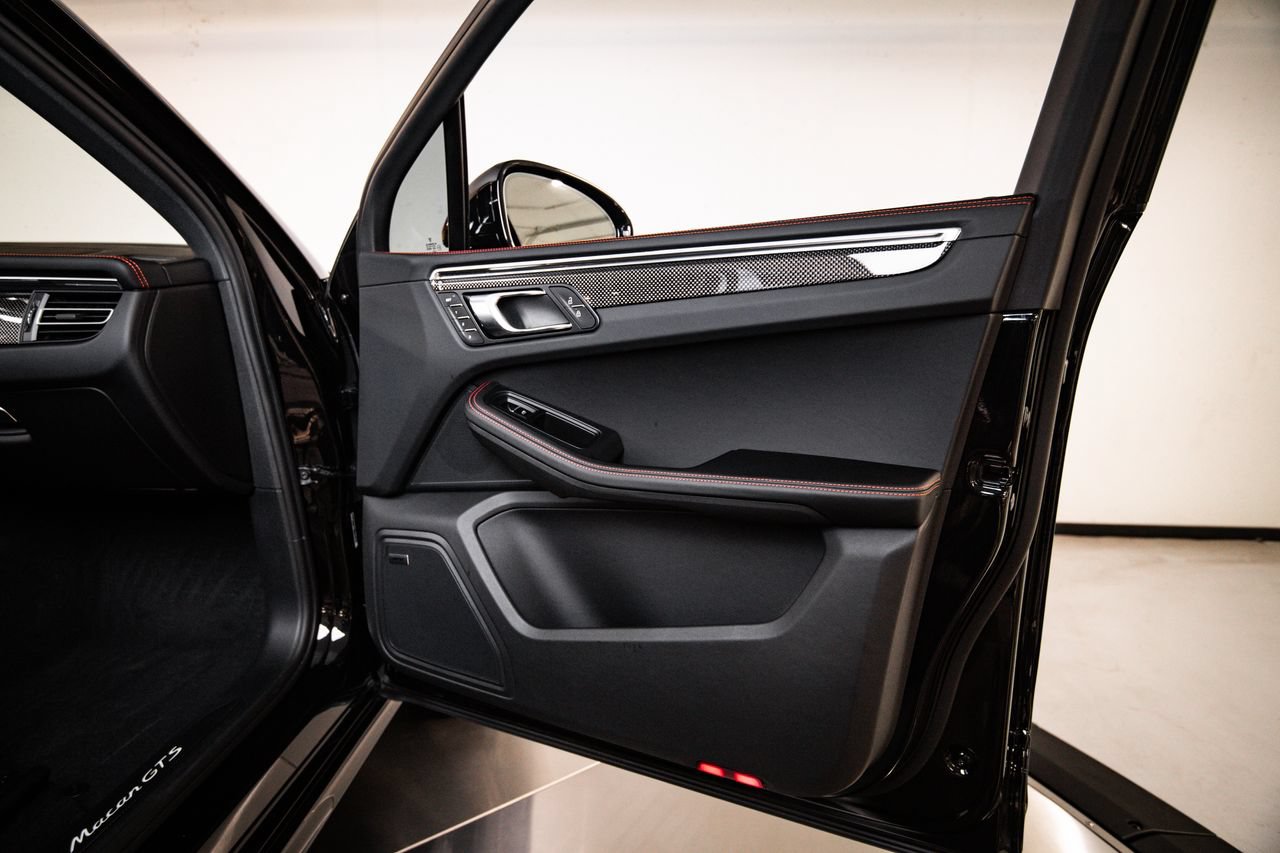 Certified 2026 Porsche Macan GTS AWD/4WD image 27