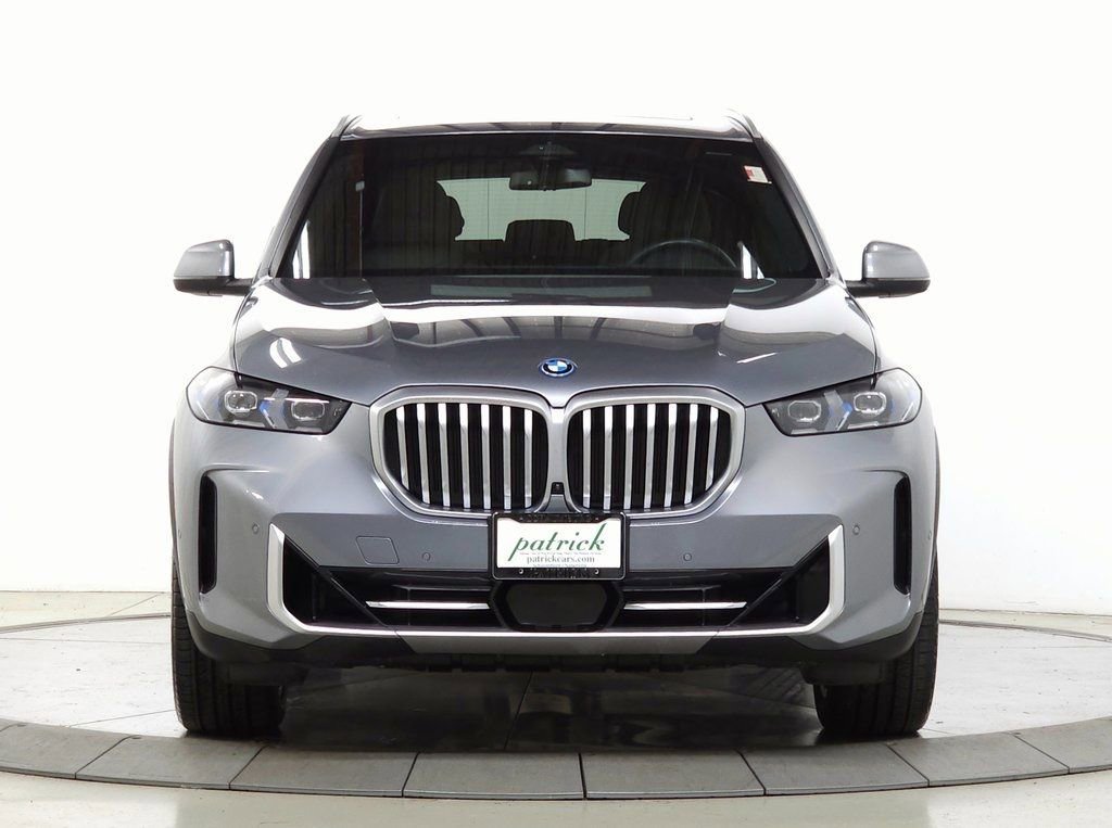 Used 2024 BMW X5 xDrive50e image 2