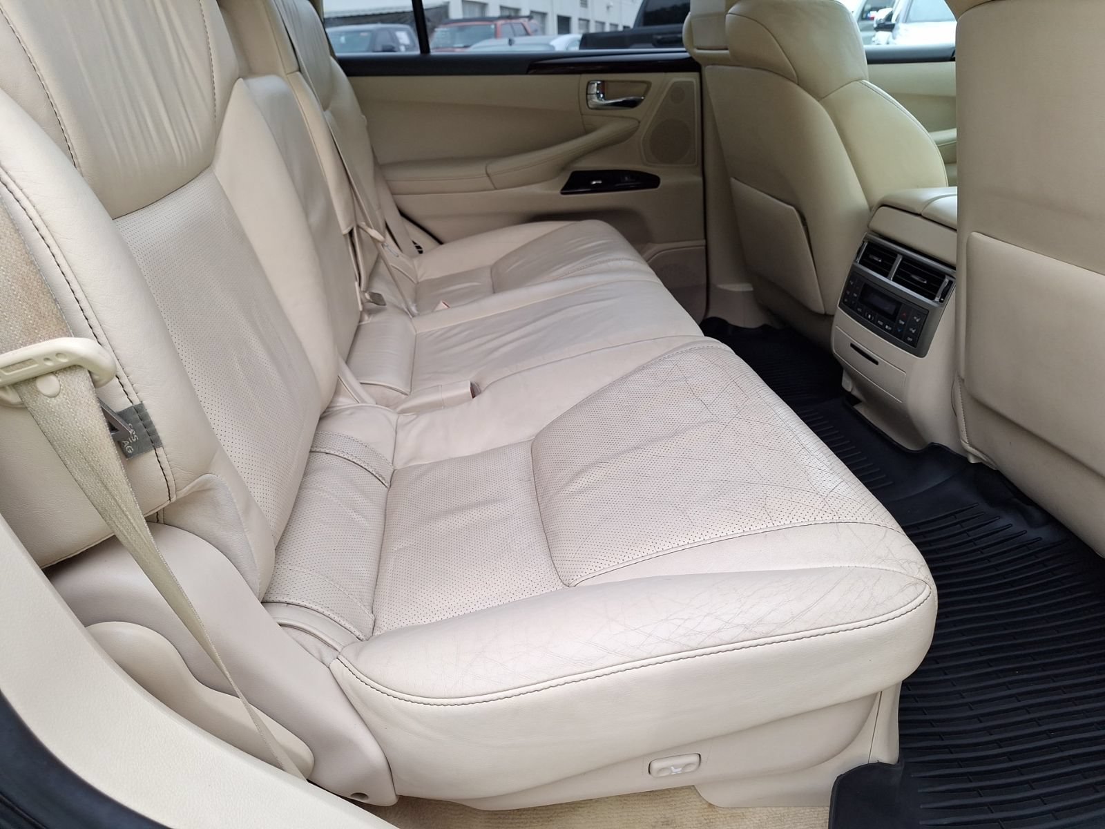 Used 2013 Lexus LX 570 4WD w/ Luxury Pkg image 32
