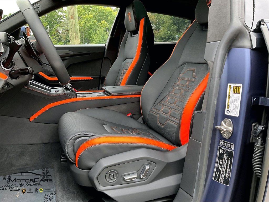 Used 2025 Lamborghini Urus SE AWD/4WD image 21