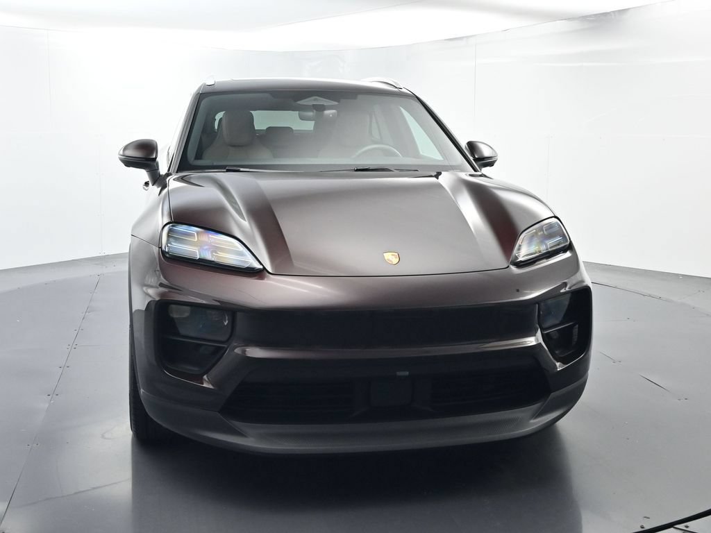 Certified 2025 Porsche Macan 4S Electric AWD/4WD image 18