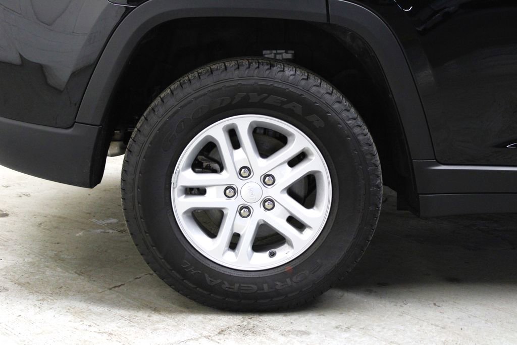 New 2025 Jeep Grand Cherokee Laredo w/ Luxury Tech Group I image 33