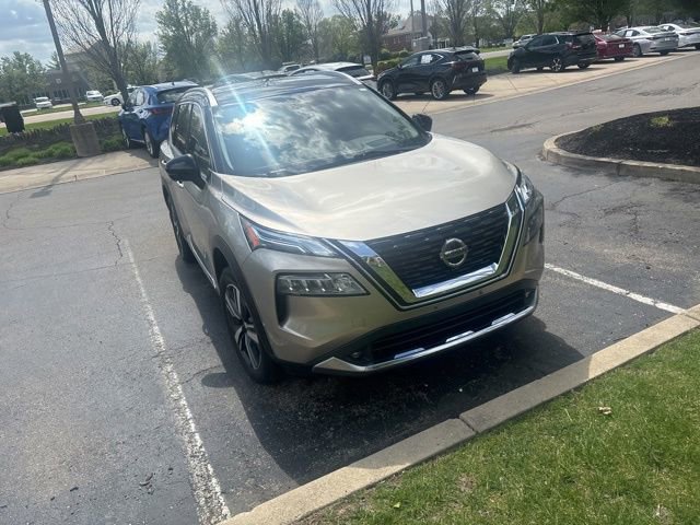 Used 2021 Nissan Rogue Platinum image 5