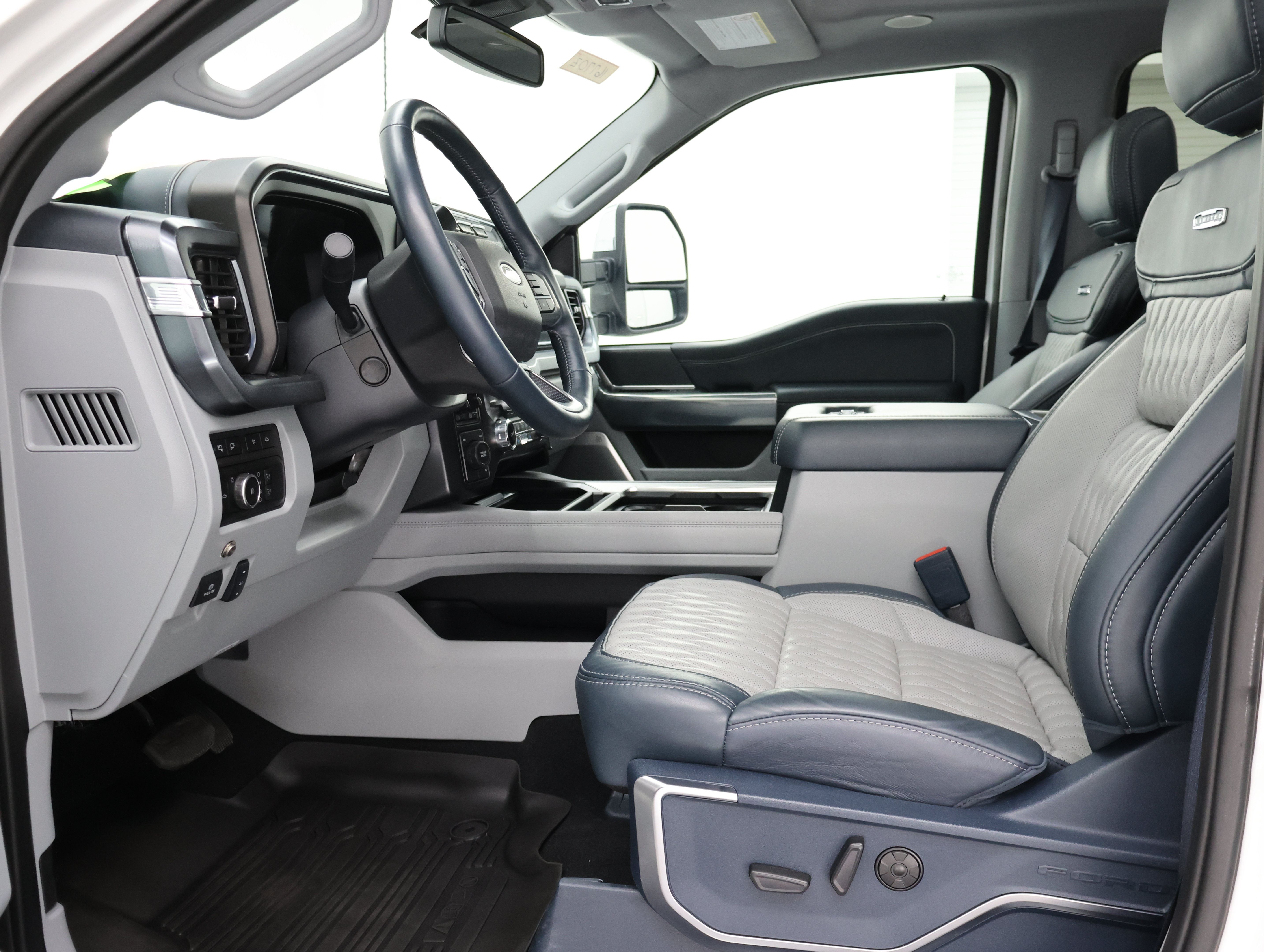 Used 2024 Ford F350 Limited w/ FX4 Off-Road Package AWD/4WD image 8