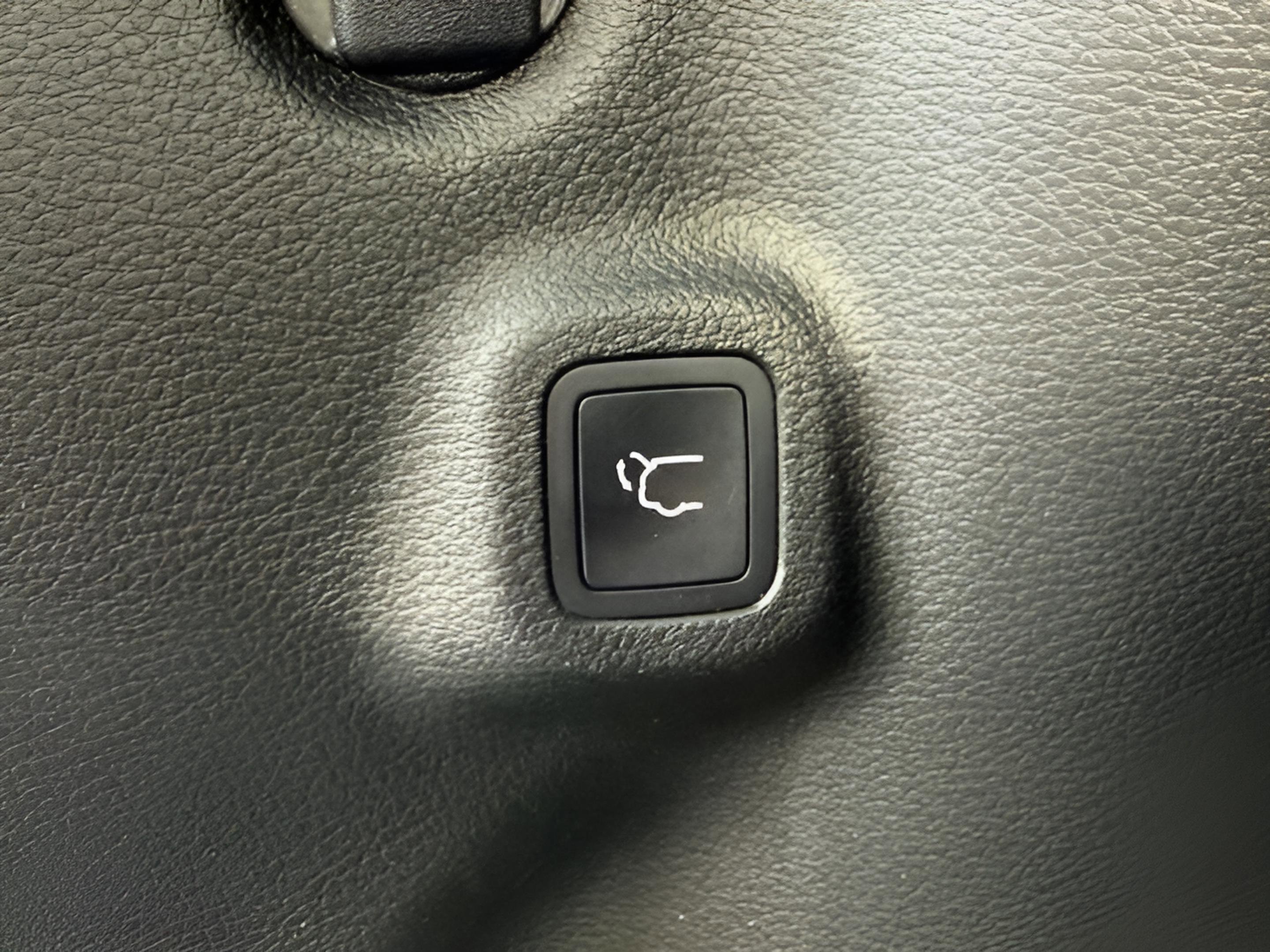Used 2023 Jeep Compass Limited w/ Elite Group image 10
