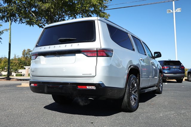 Used 2024 Jeep Wagoneer L Series II RWD image 6