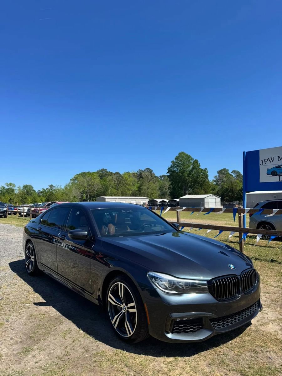 Used 2019 BMW 740i w/ Executive Package image 2