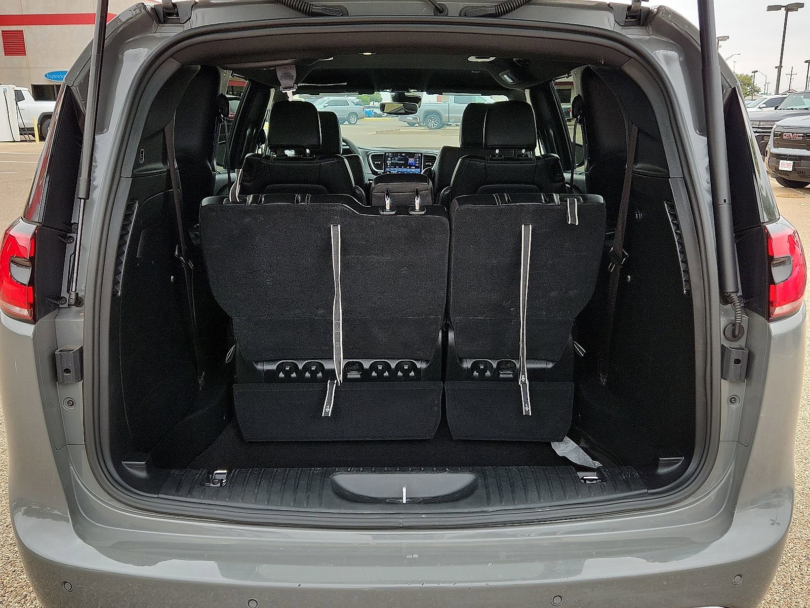 Used 2025 Chrysler Pacifica Select FWD image 8