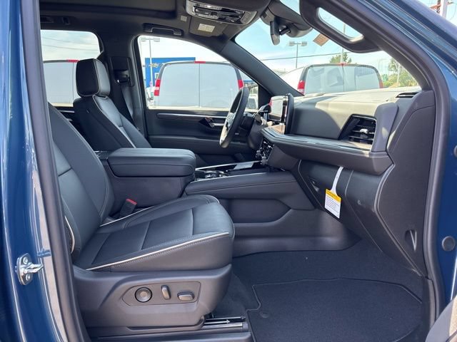 New 2026 Chevrolet Suburban Premier w/ Sun And Tow Package AWD/4WD image 15