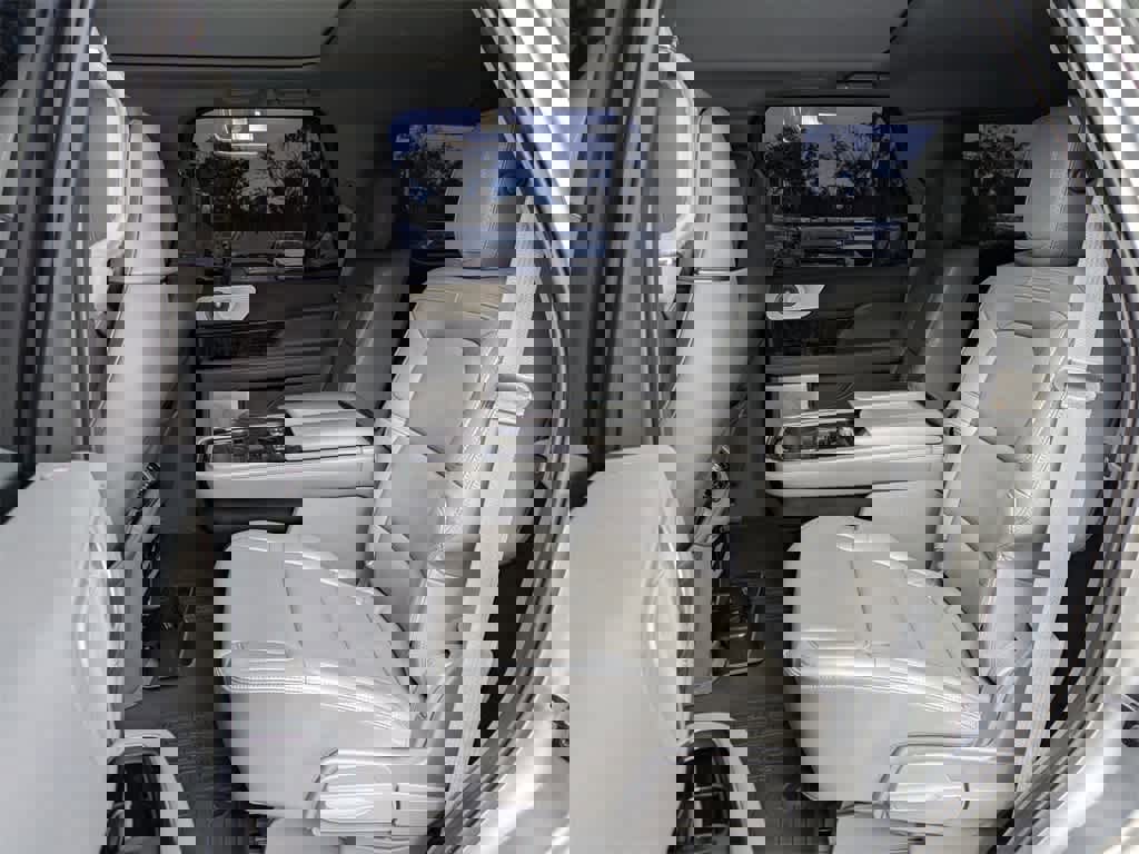 Used 2020 Lincoln Navigator Reserve w/ Luxury Package image 19